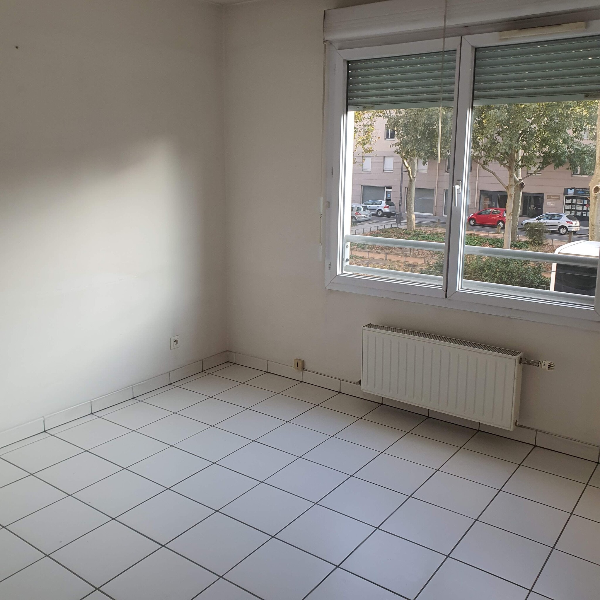 Route De Genas, Villeurbanne for lease Interior Photo- Image 1 of 11