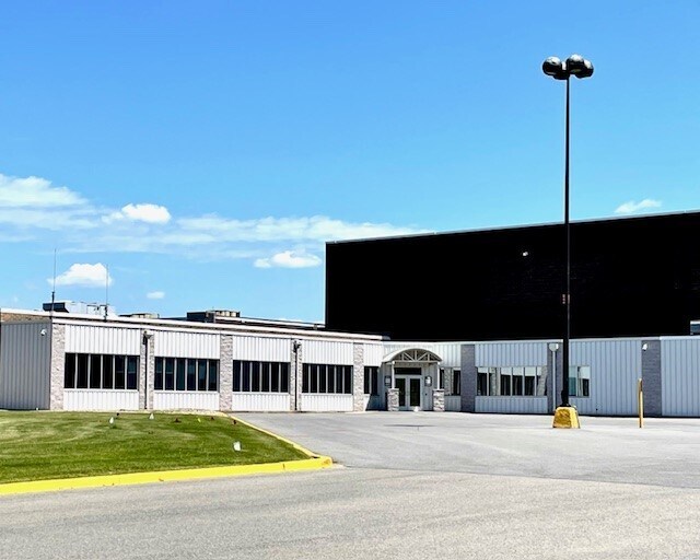 5000 Greenbag Rd, Morgantown, WV à louer Photo du bâtiment- Image 1 de 9