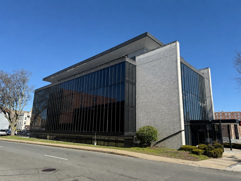 21 George St, Lowell, MA for lease - Building Photo - Image 2 of 2