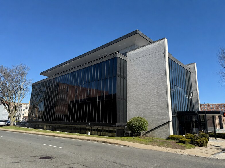 21 George St, Lowell, MA à louer - Photo du bâtiment - Image 2 de 2