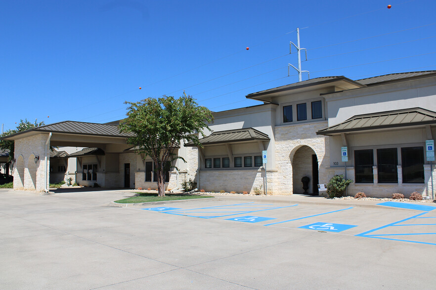 3324 Colorado Blvd, Denton, TX for lease - Building Photo - Image 2 of 8