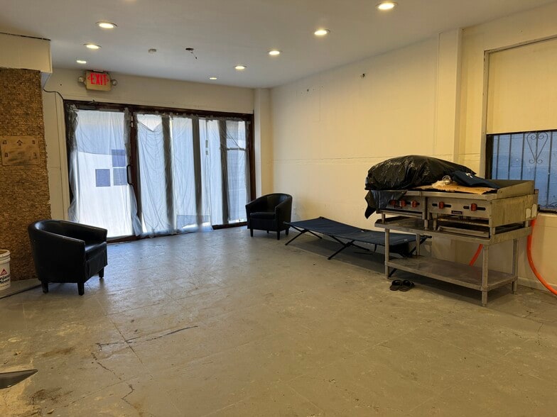 25-89 Steinway St, Astoria, NY for lease - Building Photo - Image 3 of 7