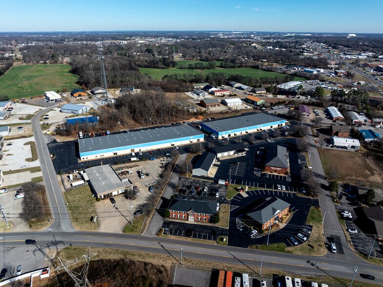1850 Business Park Dr, Clarksville, TN à louer - Photo du bâtiment - Image 2 de 8