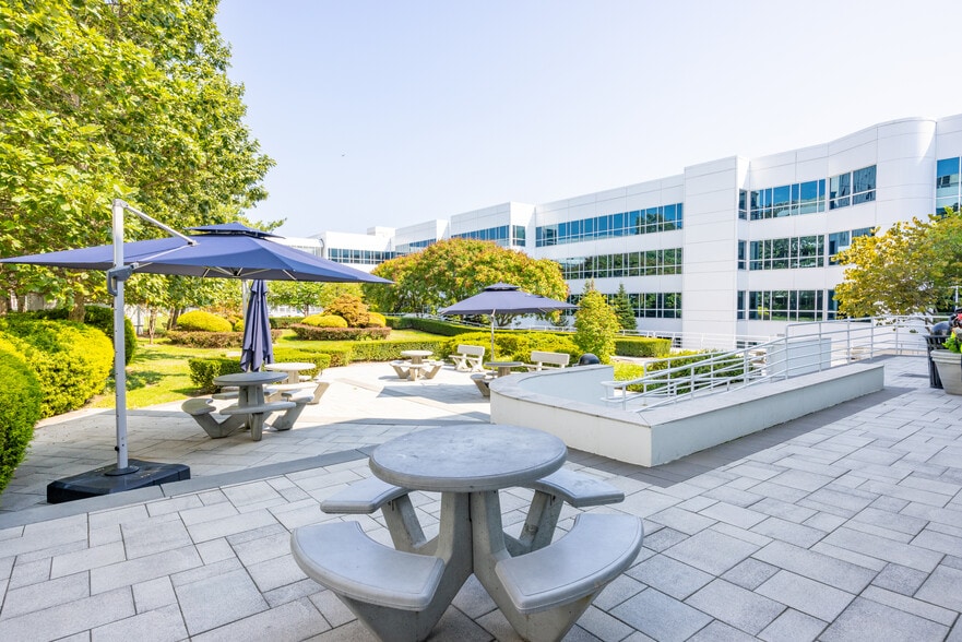 1200 Waters Pl, Bronx, NY for lease - Building Photo - Image 3 of 6