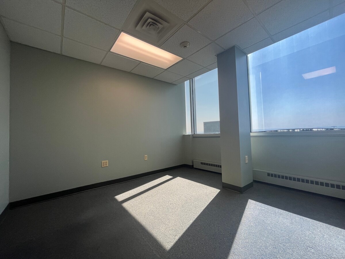 100 Retreat Ave, Hartford, CT 06106 - Unit 903 -  - Interior Photo - Image 1 of 12