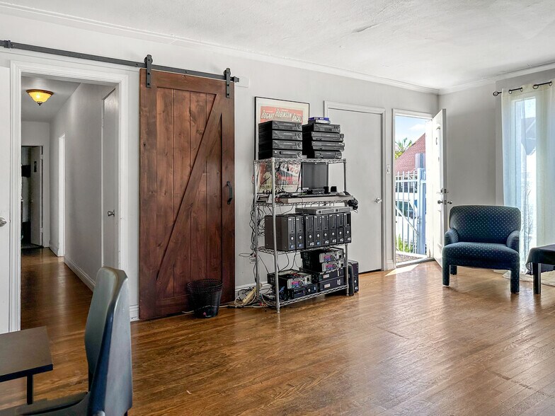 1622 N Gower St, Los Angeles, CA à louer - Photo intérieure - Image 3 de 16