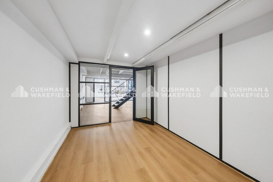 Office in Marseille for lease - Building Photo - Image 3 of 15