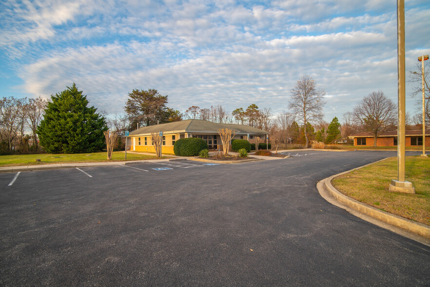 11855 Hg Trueman Rd, Lusby, MD for sale - Primary Photo - Image 1 of 1