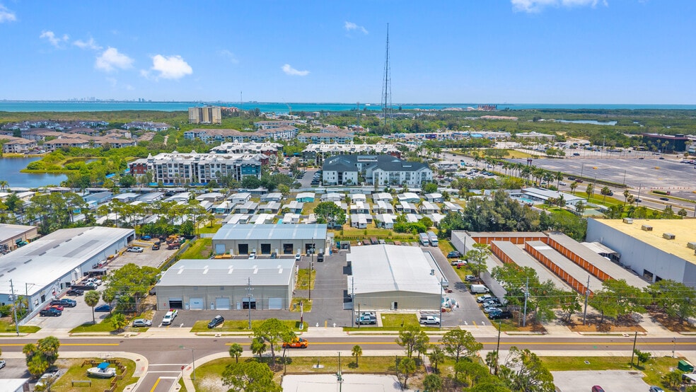 10525 Oak St NE, Saint Petersburg, FL for lease - Building Photo - Image 1 of 2