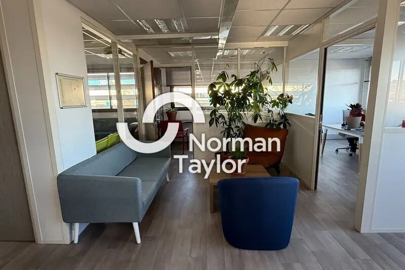 Office in Montpellier for lease - Interior Photo - Image 1 of 12