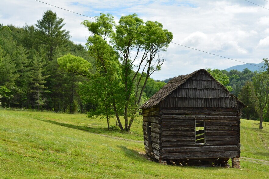 6421 Highway 91 N, Laurel Bloomery, TN à vendre - Photo du bâtiment - Image 1 de 60