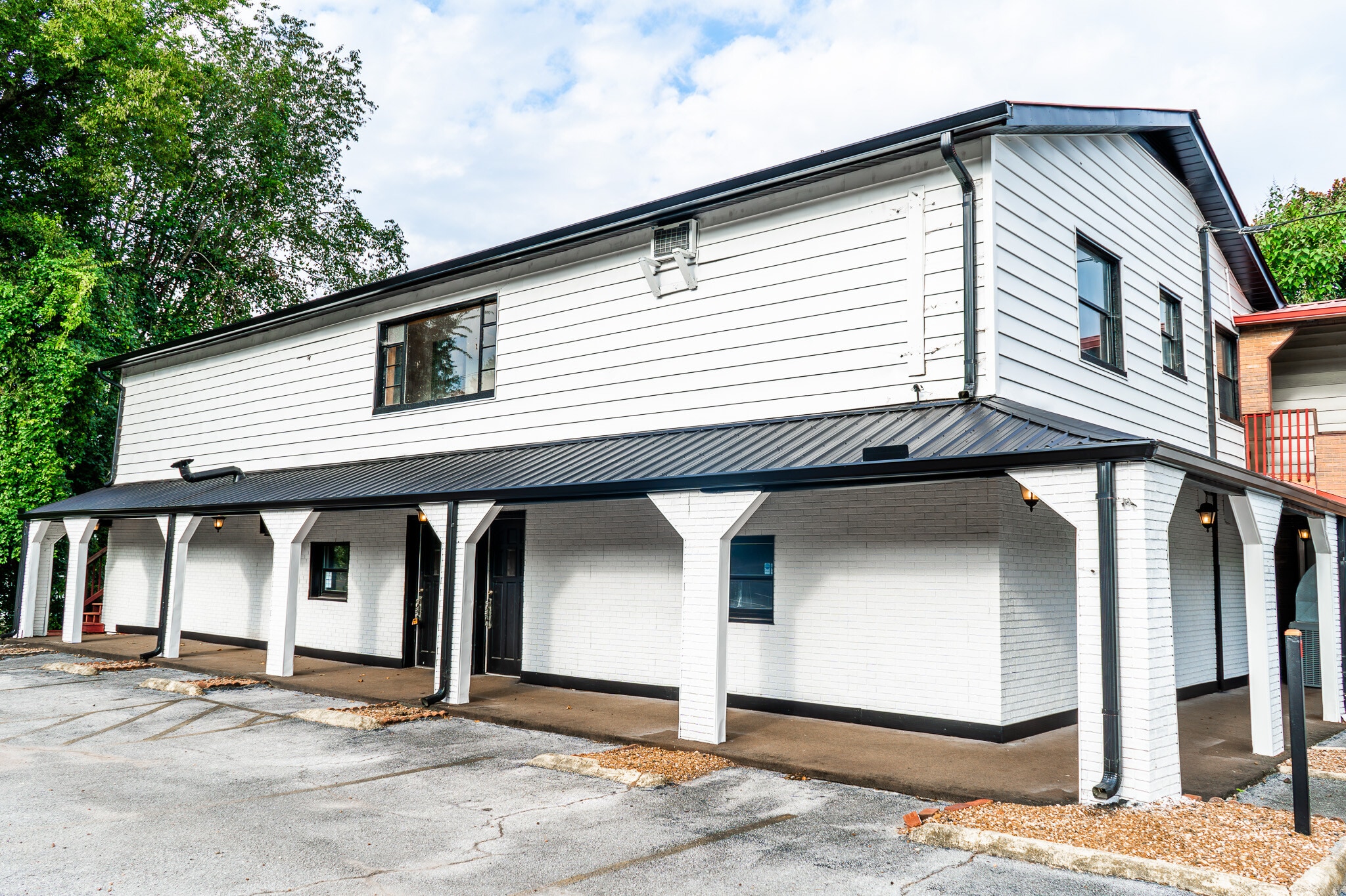 705 W Race St, Kingston, TN à louer Photo du bâtiment- Image 1 de 12