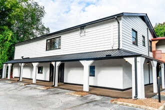 705 W Race St, Kingston, TN à louer Photo du bâtiment- Image 1 de 12