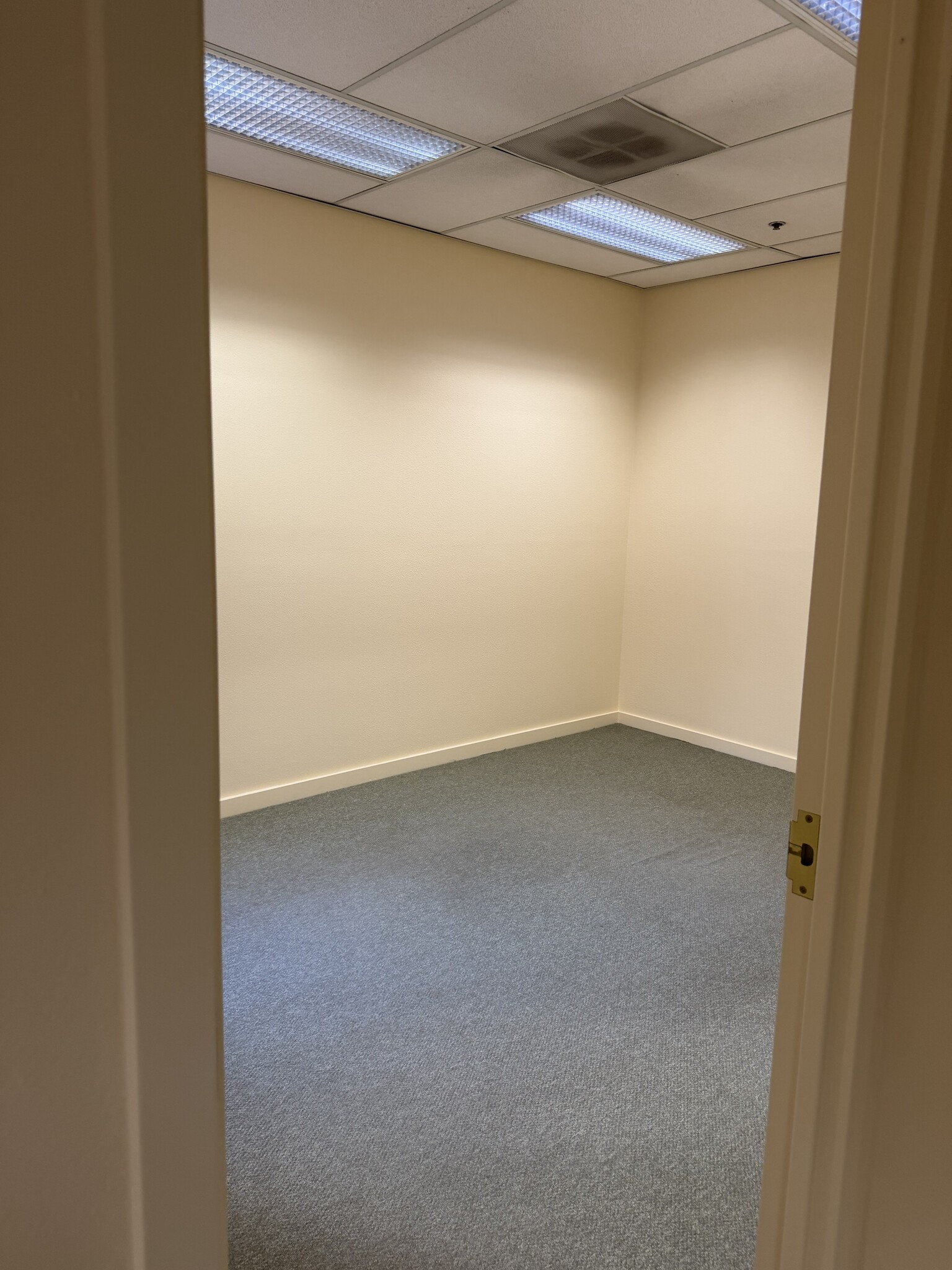 132 SW 3rd Ave, Portland, OR for lease Interior Photo- Image 1 of 5