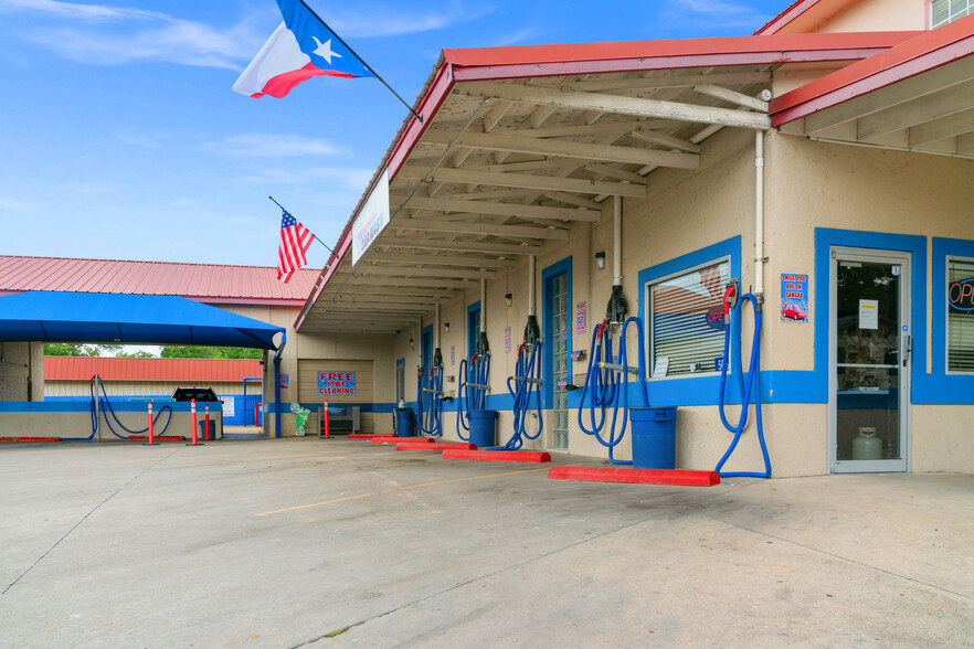 506 Junction Hwy, Kerrville, TX à vendre - Photo du bâtiment - Image 1 de 9