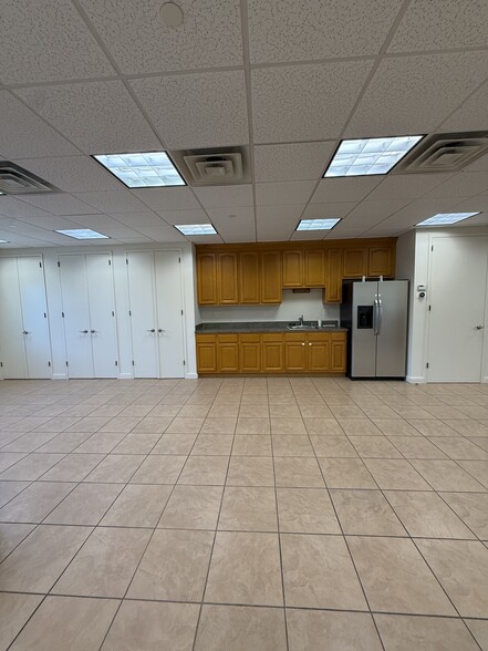 28-20 119th St, Flushing, NY for lease - Interior Photo - Image 2 of 5