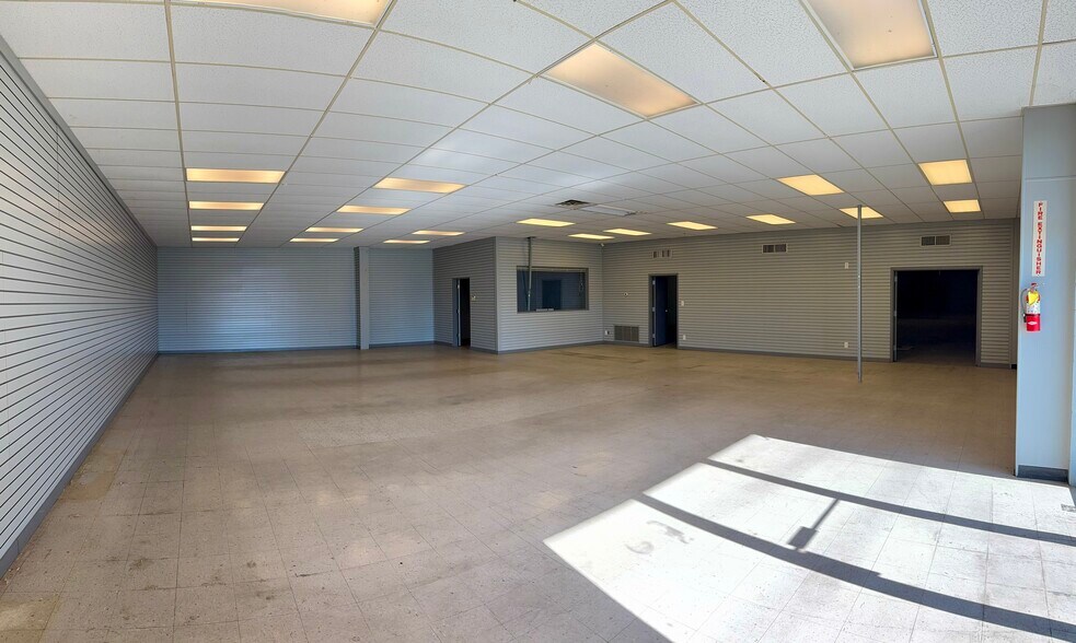 190 Lower Bay St, Macon-Bibb, GA for lease - Building Photo - Image 3 of 7