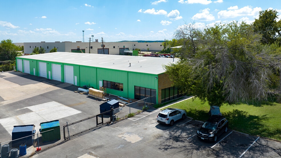 4204-4210 Felter, Austin, TX for lease - Building Photo - Image 3 of 13