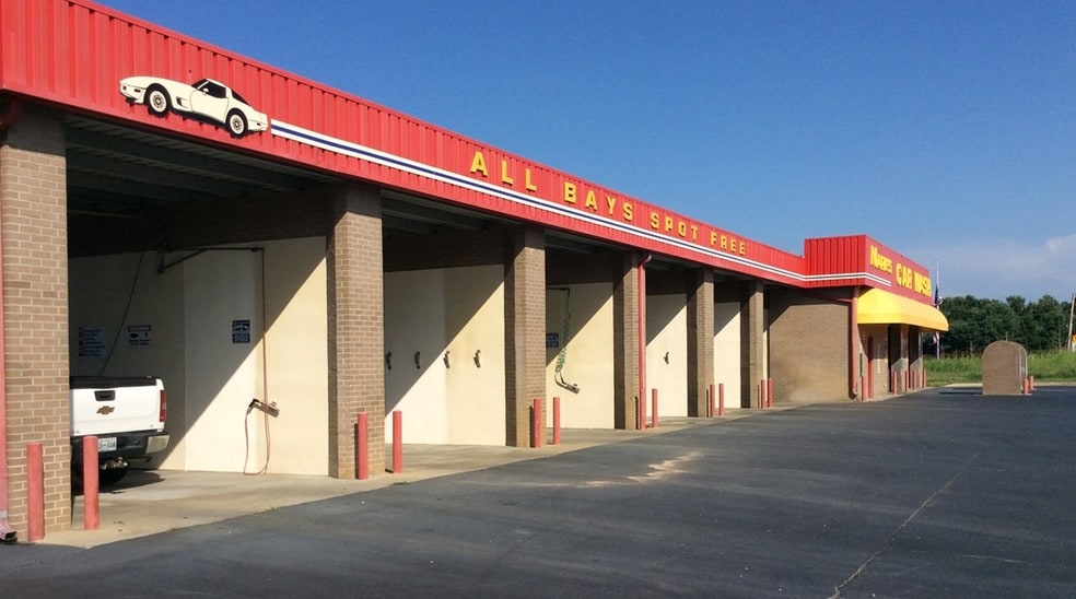 Marks Car Wash portfolio of 2 properties for sale on LoopNet.ca - Primary Photo - Image 2 of 2