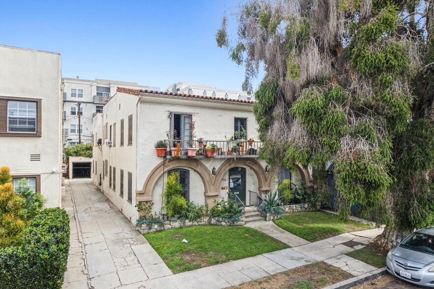 664 S Cloverdale Ave, Los Angeles, CA for sale - Building Photo - Image 3 of 9