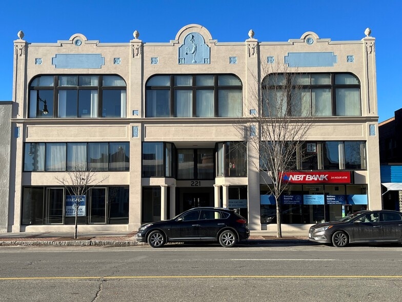 221 Main St, Nashua, NH for lease - Primary Photo - Image 1 of 8