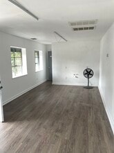 6516 Shirley Ave, Austin, TX for lease Interior Photo- Image 2 of 6