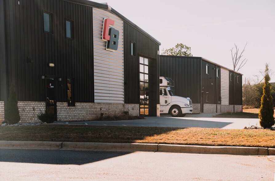 5860 Balsom Ridge Rd, Denver, NC à vendre - Photo du bâtiment - Image 3 de 37