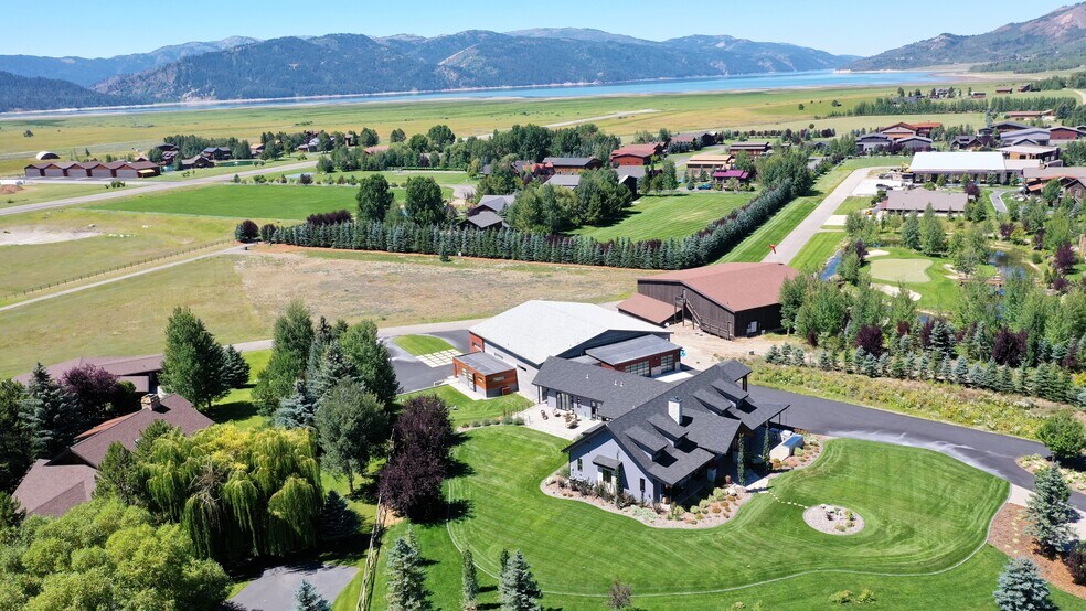 872 Alpine Village Loop, Alpine, WY à vendre - Photo du bâtiment - Image 3 de 35