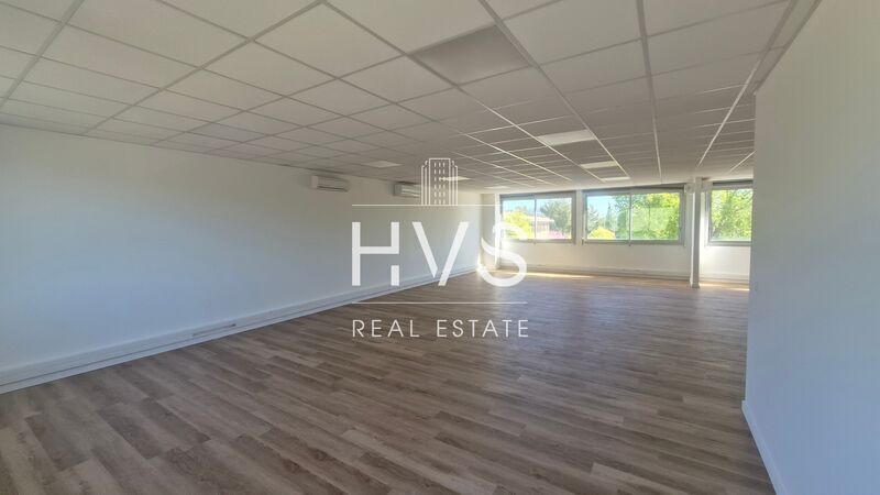 260 Rue René Descartes, Aix-en-Provence for lease Interior Photo- Image 1 of 15