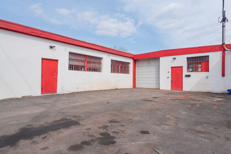 238 West St, South Hackensack, NJ à louer - Photo du bâtiment - Image 2 de 8