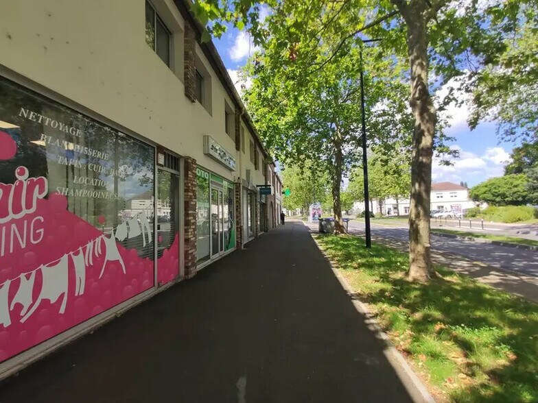 Bureau dans Saint-Sébastien-sur-Loire à louer - Photo du bâtiment - Image 3 de 4