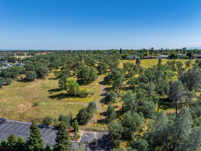 11050 Campers ct, Redding, CA à vendre - Photo du bâtiment - Image 3 de 38
