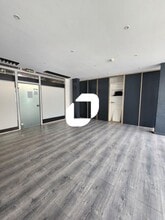 32 rue de Paradis, Paris for sale Interior Photo- Image 1 of 14
