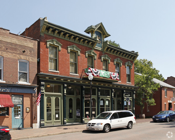 132 S Main St, Saint Charles, MO à vendre - Photo du bâtiment - Image 1 de 1