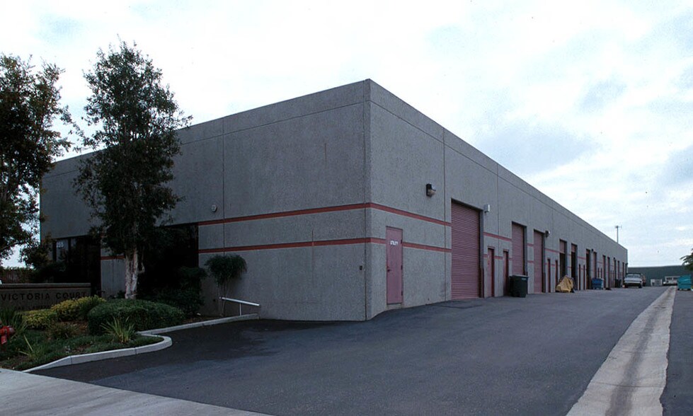 255 Lambert St, Oxnard, CA à louer - Photo du bâtiment - Image 3 de 4
