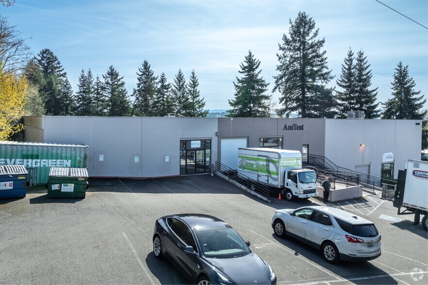 13536 NE 126th Pl, Kirkland, WA à louer - Photo du bâtiment - Image 3 de 5