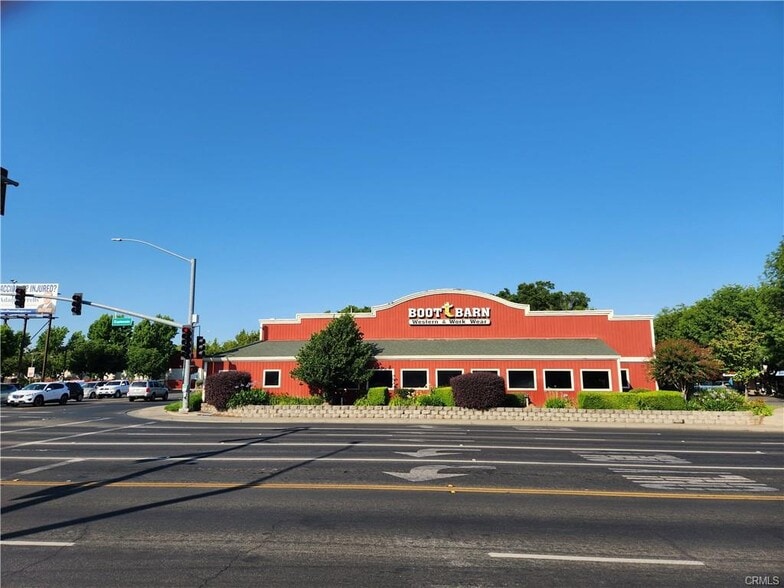 2539 Esplanade Rd, Chico, CA à louer - Photo du bâtiment - Image 3 de 9