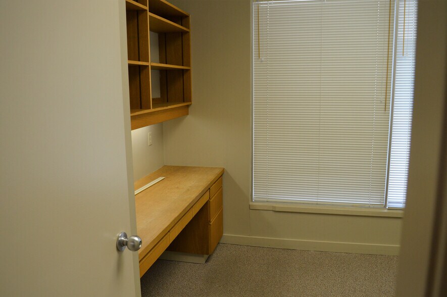 957 Fir St, Sherwood Park, AB à louer - Photo du bâtiment - Image 3 de 5