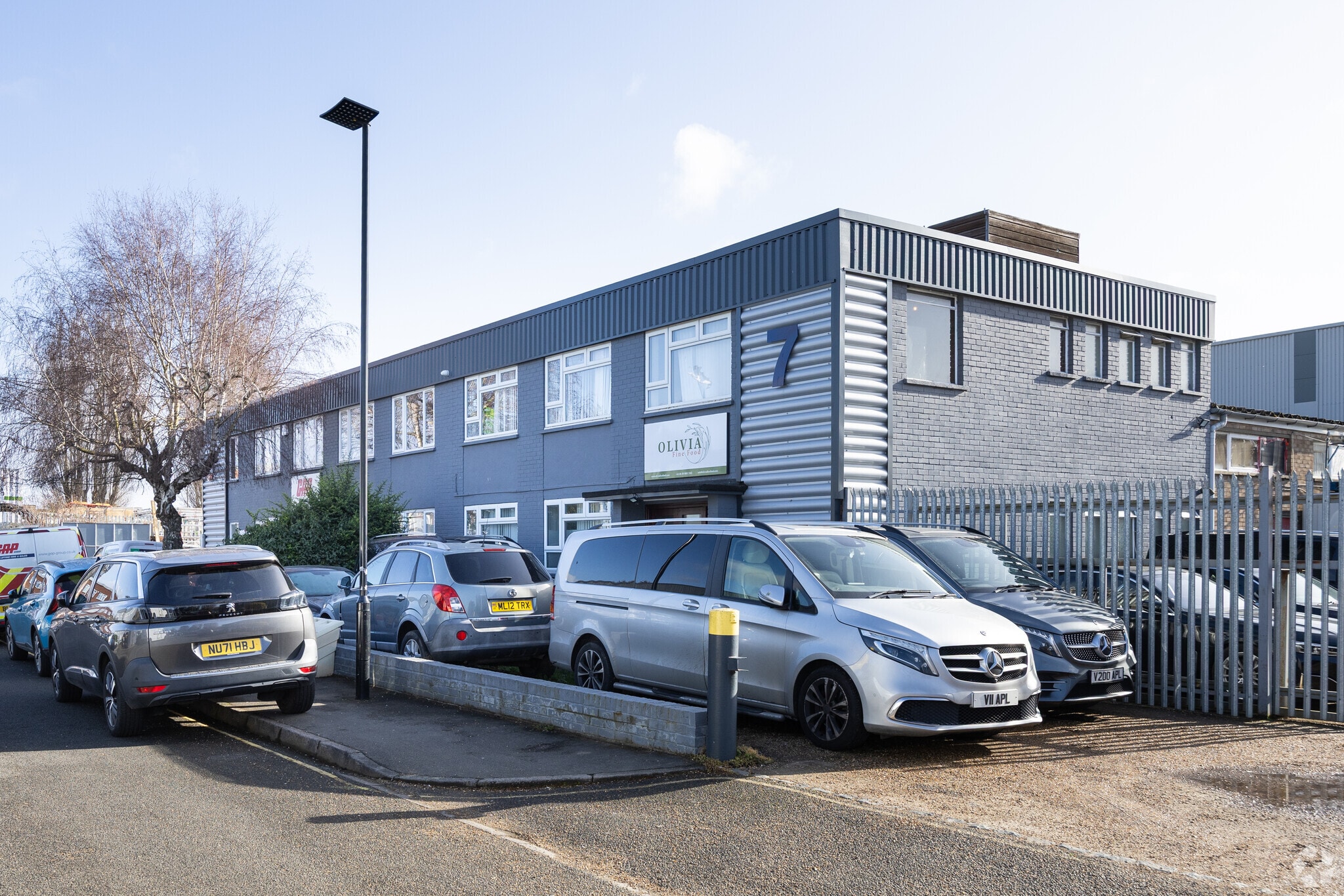 7 Mound Rd, Feltham for lease Primary Photo- Image 1 of 3
