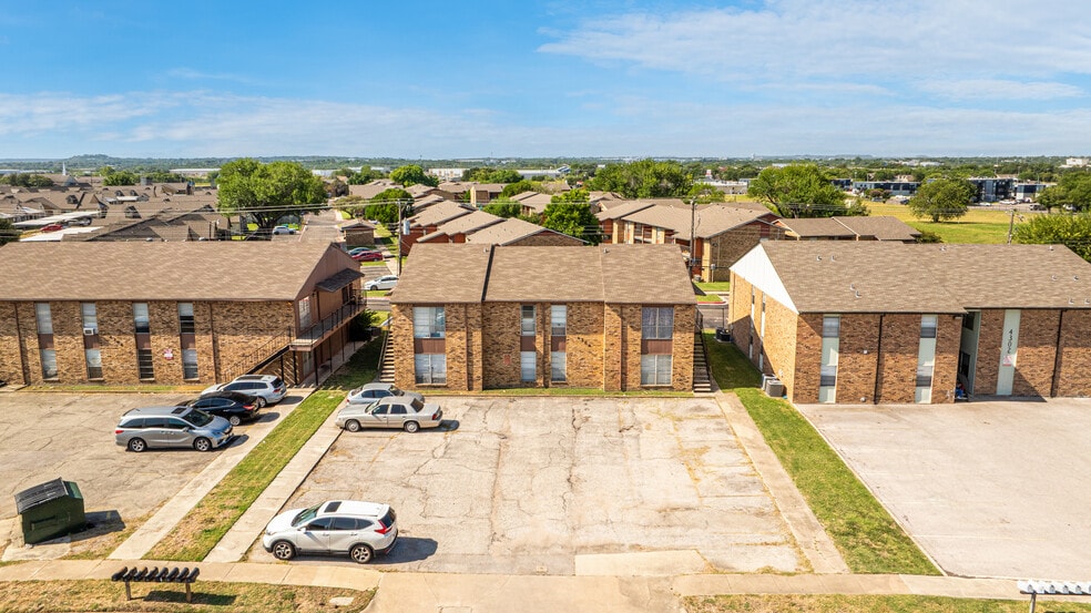 Killeen Portfolio portfolio of 6 properties for sale on LoopNet.ca - Building Photo - Image 2 of 4