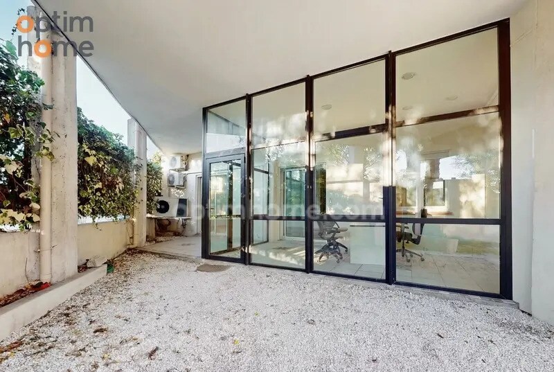 Office in Toulon for sale Primary Photo- Image 1 of 19
