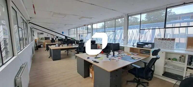 Flex in Pantin for lease - Interior Photo - Image 3 of 6