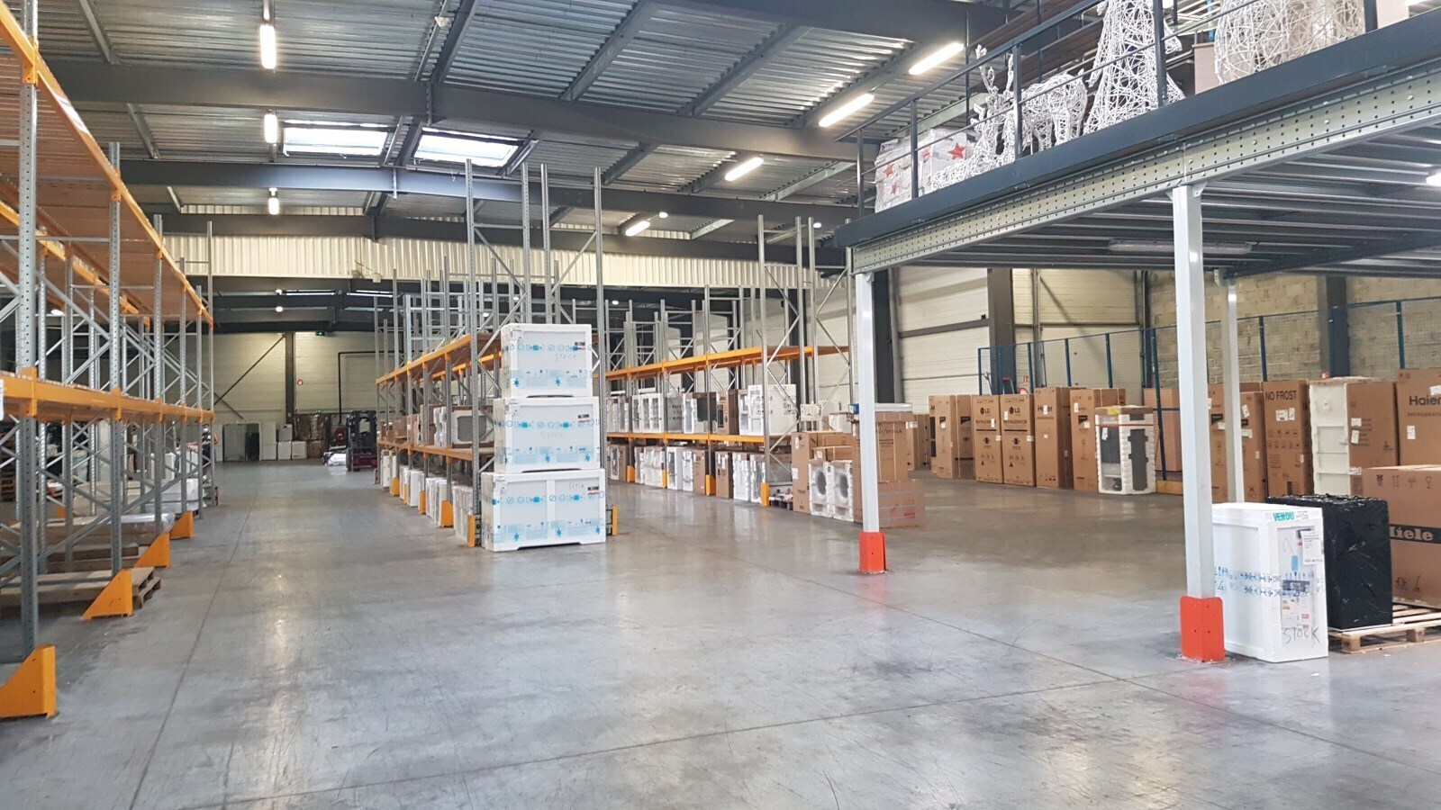 Industrial in Le Haillan for lease Building Photo- Image 1 of 8