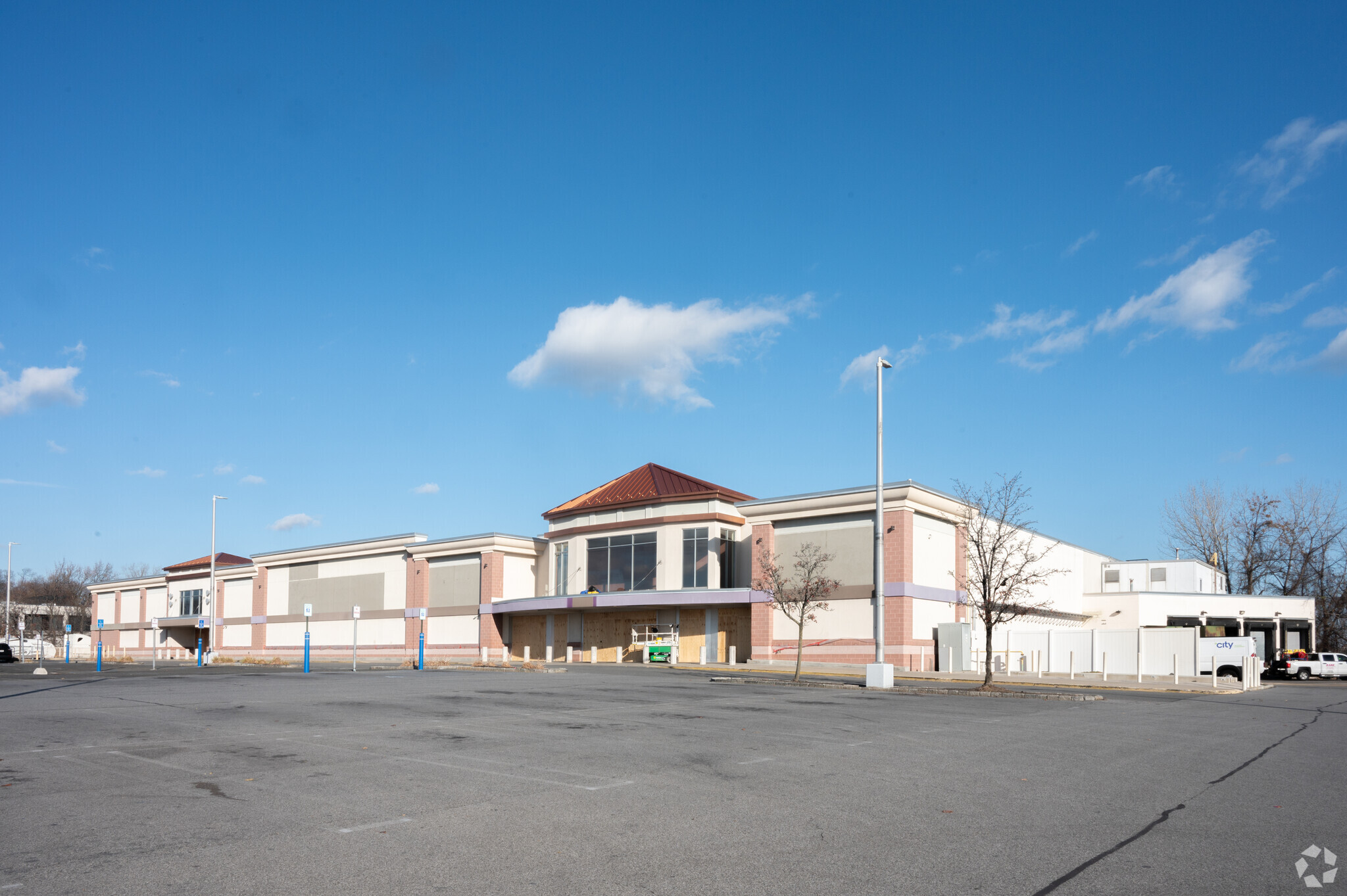 240 E Sandford Blvd, Mount Vernon, NY for lease Primary Photo- Image 1 of 7