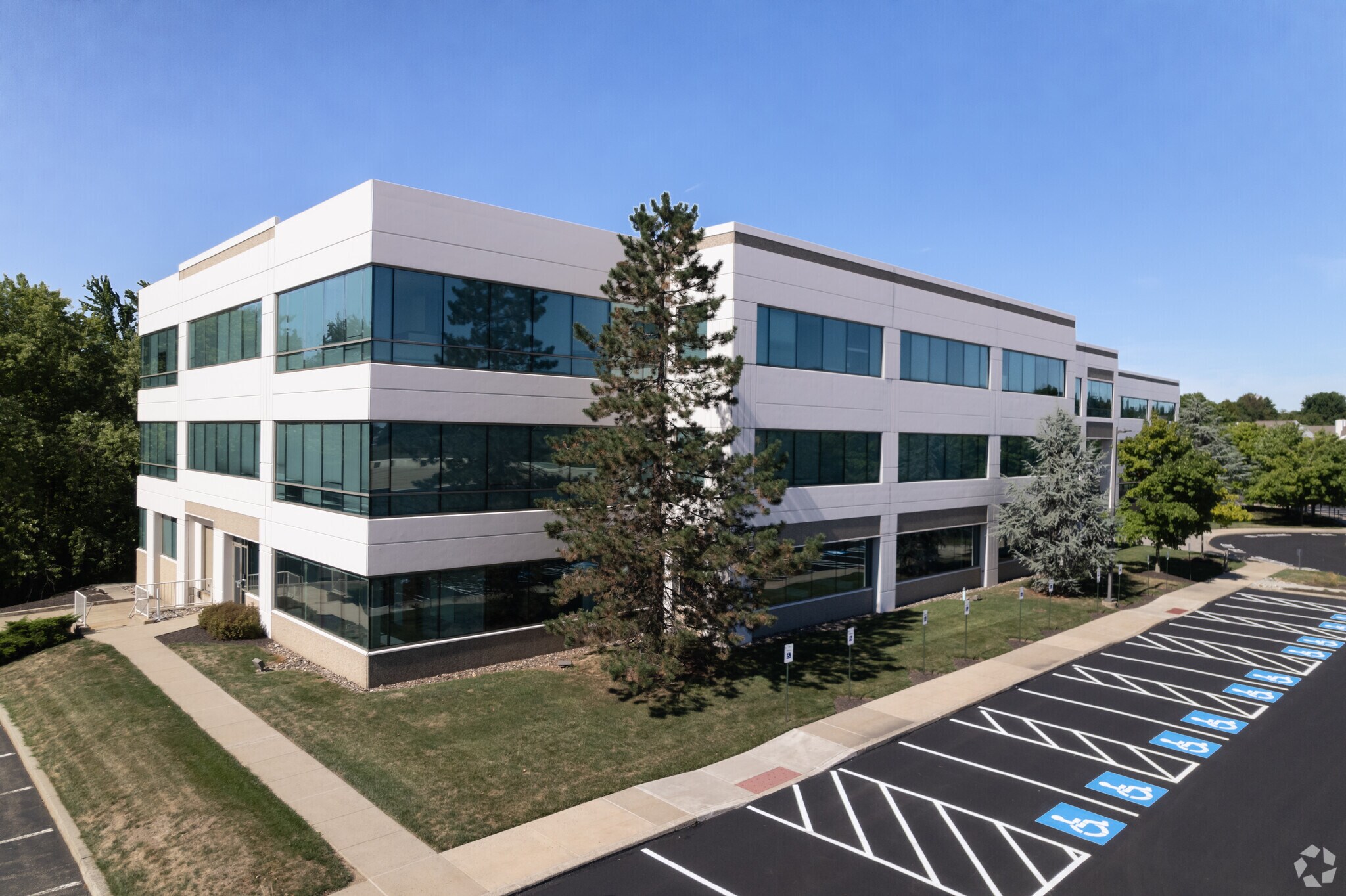 5 Walnut Grove Dr, Horsham Township, PA for lease Primary Photo- Image 1 of 6