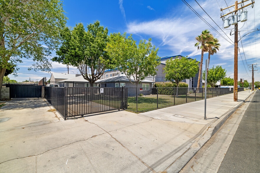 44339 Beech Ave, Lancaster, CA à vendre - Photo du bâtiment - Image 3 de 44
