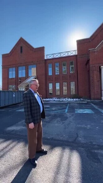 1030 Loftis Blvd, Newport News, VA à louer - Vidéo sur l’inscription commerciale - Image 3 de 10