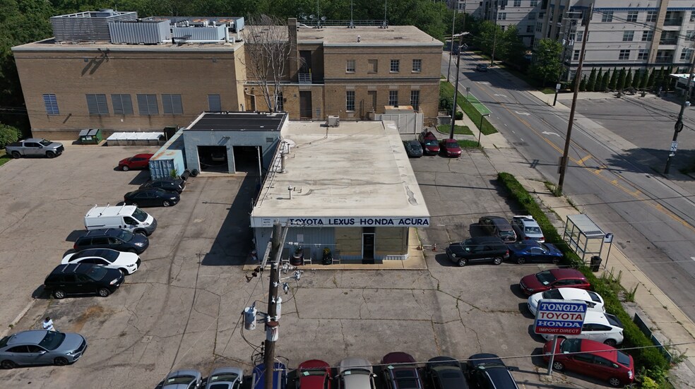 3395 Indianola Ave, Columbus, OH à vendre - Photo du bâtiment - Image 3 de 24