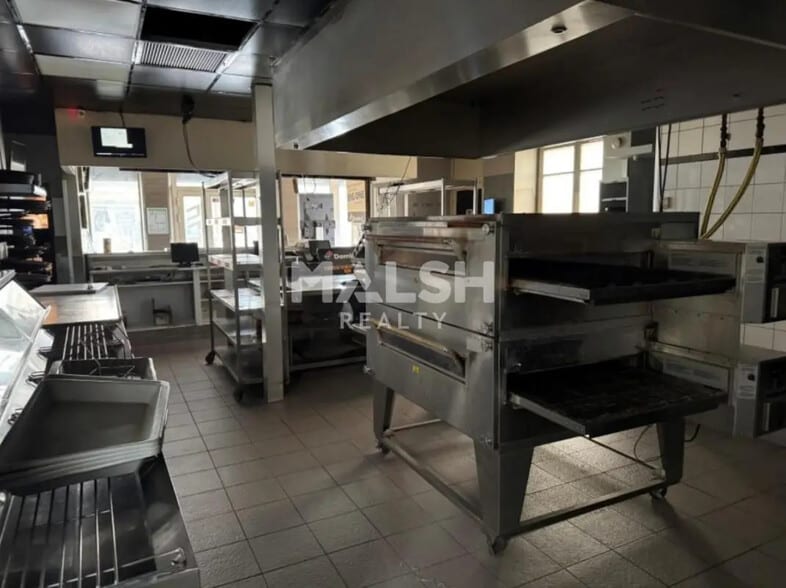 Retail in Lyon for lease - Interior Photo - Image 3 of 3