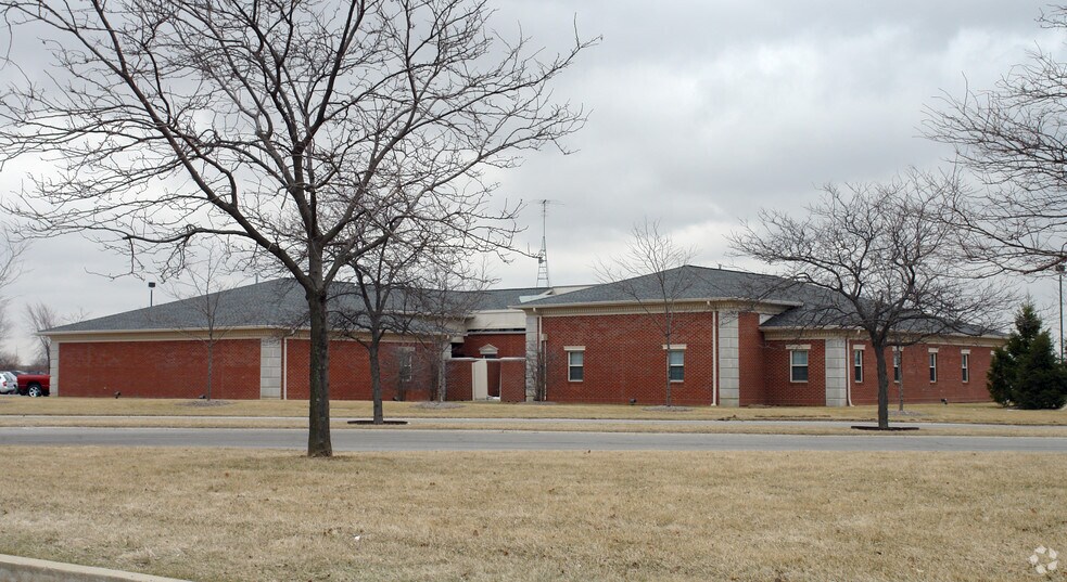 255 E 90th Dr, Merrillville, IN for lease - Primary Photo - Image 1 of 2